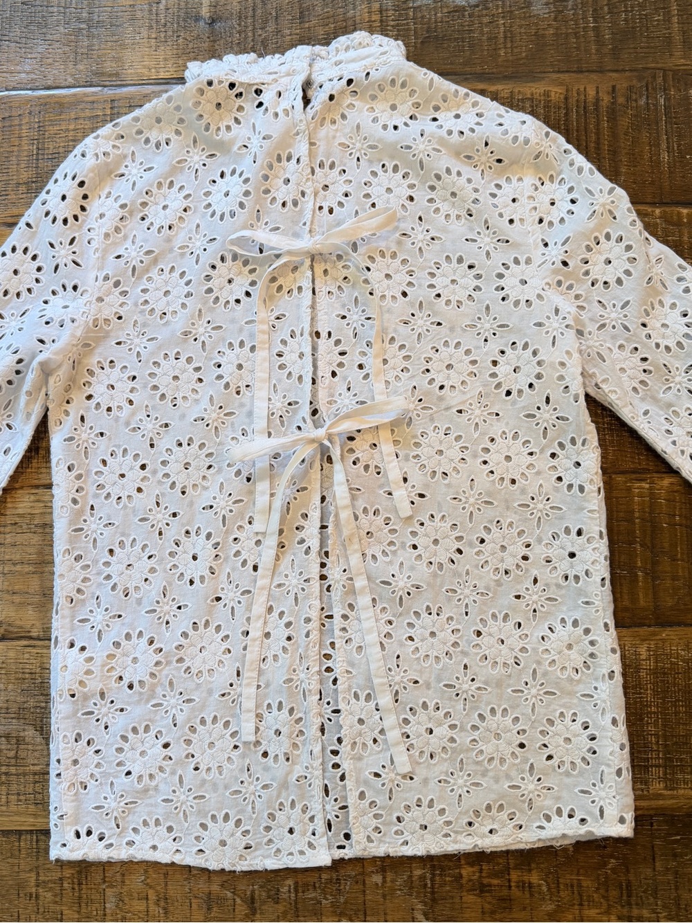 Balzac Paris White Eyelet Tie-Back Blouse S